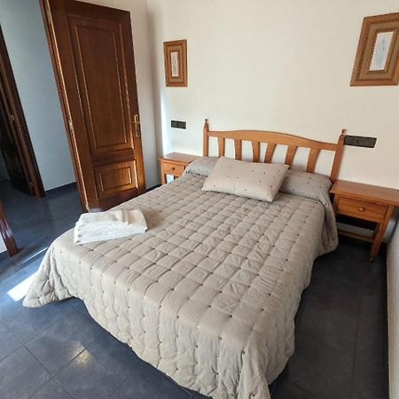 Vivienda Turistica Vacacional Maricarmen Hotel Arou ภายนอก รูปภาพ