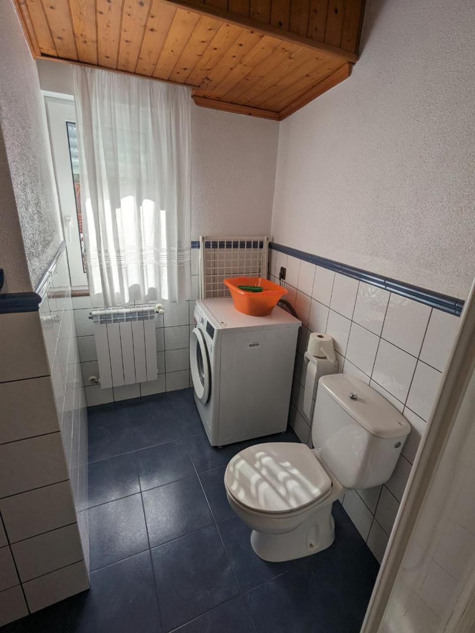 Vivienda Turistica Vacacional Maricarmen Hotel Arou ภายนอก รูปภาพ