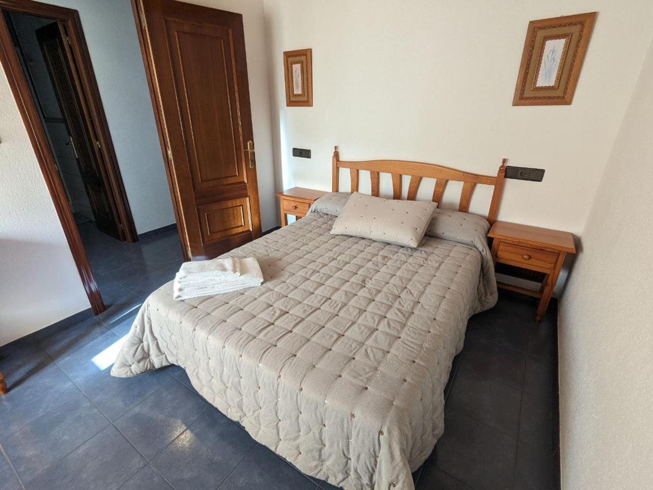 Vivienda Turistica Vacacional Maricarmen Hotel Arou ภายนอก รูปภาพ